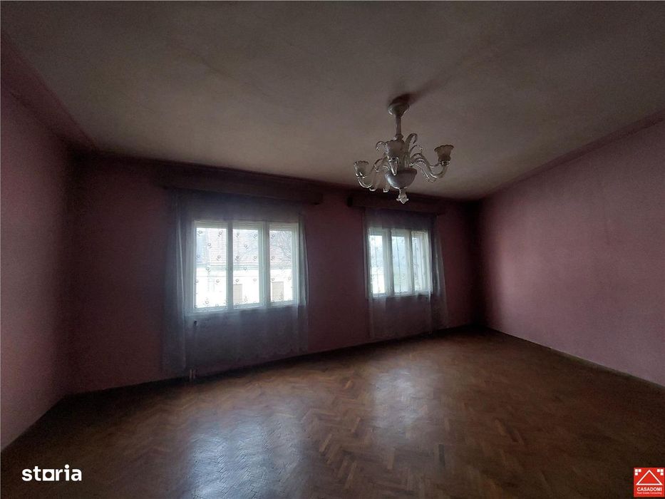Casa cu spatiu comercial, zona Intim