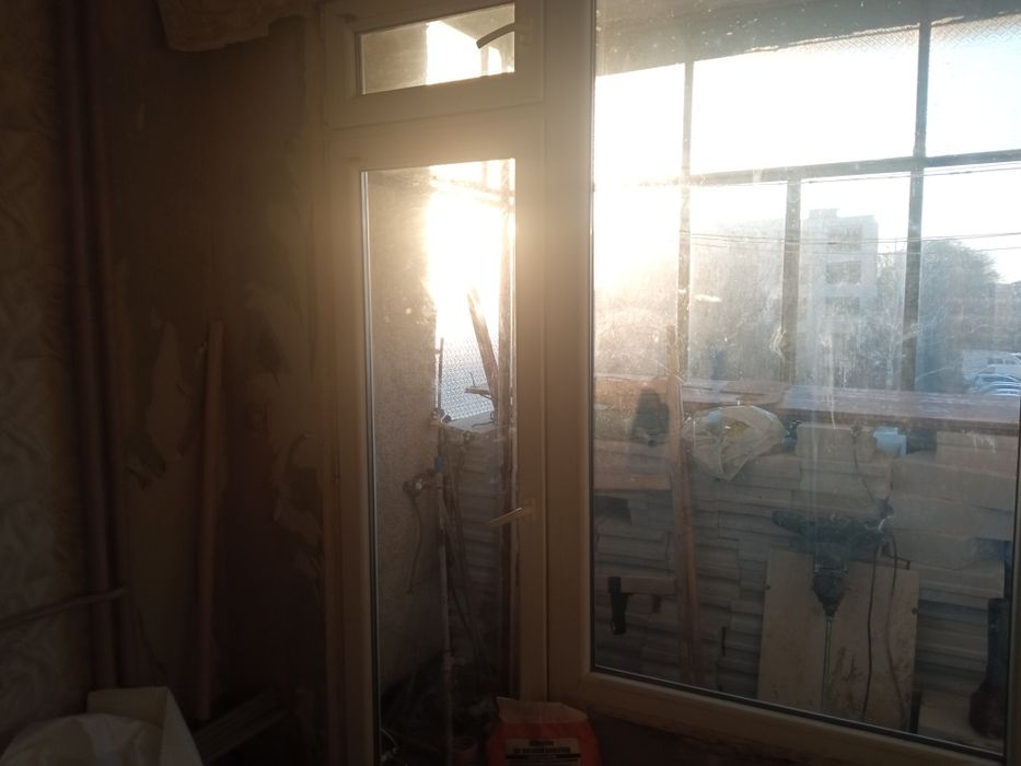 Алуминиев вратопрозорец