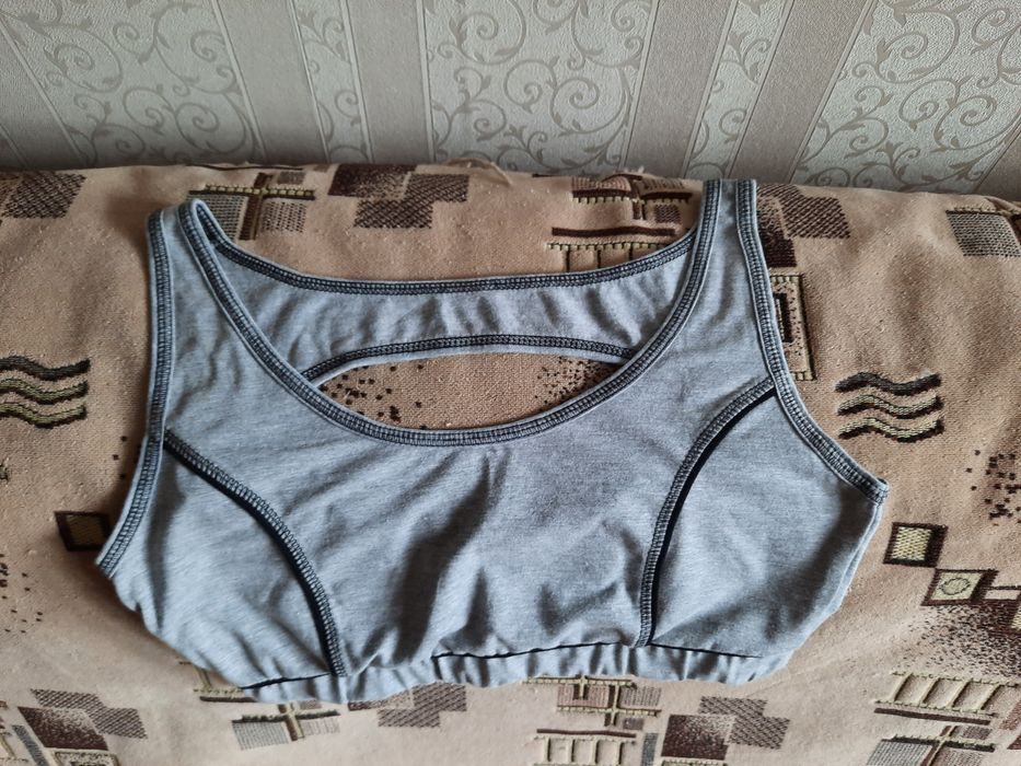 Женский спортивный топ