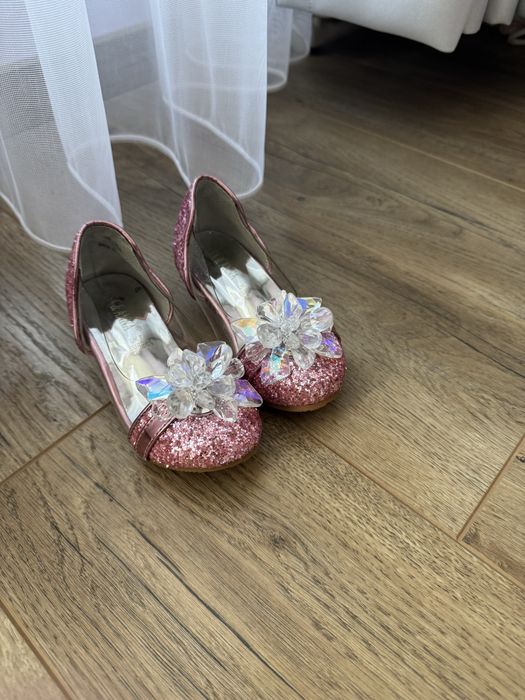 Обувки на Елза размер 24