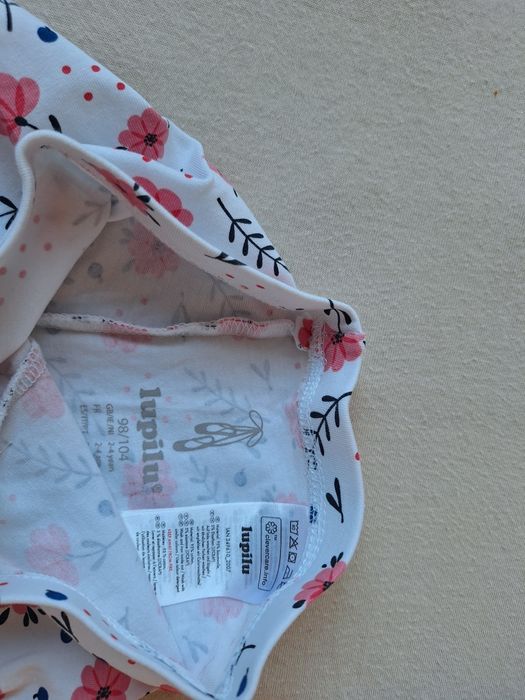 Нови дрешки за момиченце 3-4 годинии