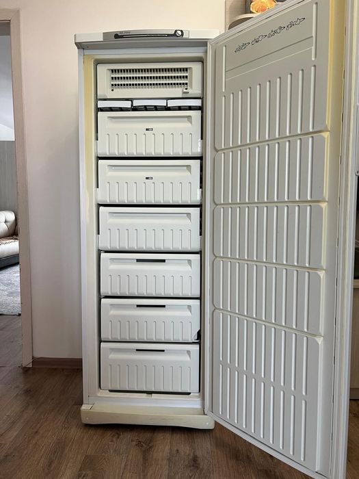 Морозильник Indesit