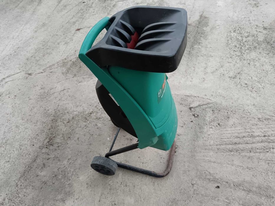 Tocator crengi Bosch