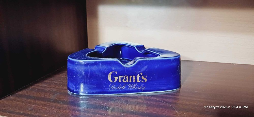 Винтидж пепелник Grants със златно лого