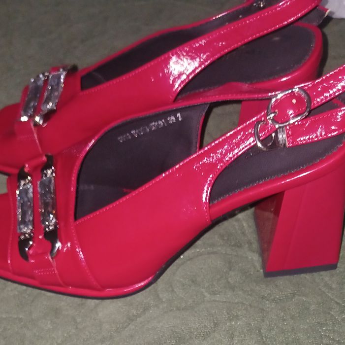 Продам обувь женскую