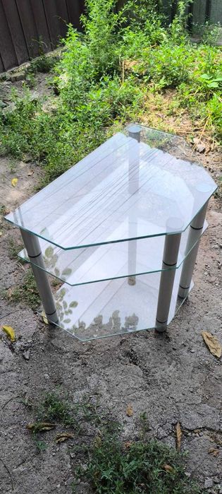 Стеклянный стол для телевизора