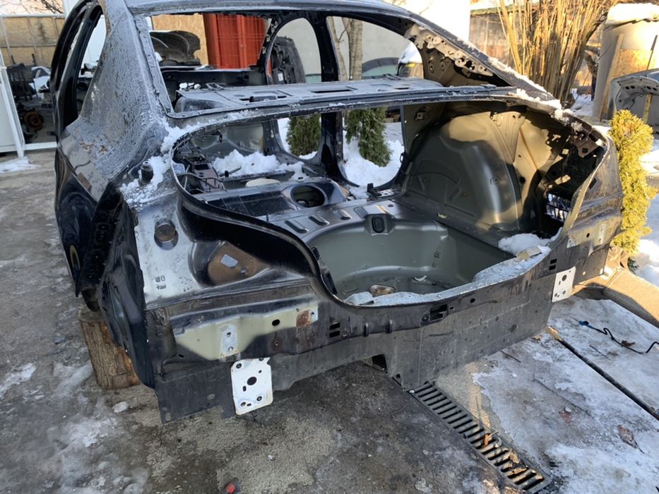 Lonjeron prag aripa 508 Peugeot stare f buna!