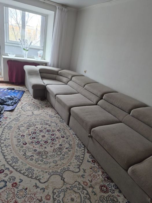 Диван четырёх метровый