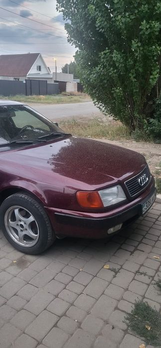 Ауди 100с4 2.6 в хорошем состоянии
