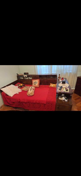Masa tv ,pat ,vitrina lemn masiv veche