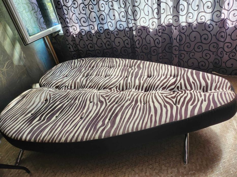 Продавам датски диван тип сърце