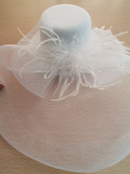 Два платья со шляпками на девочек 4-5 лет