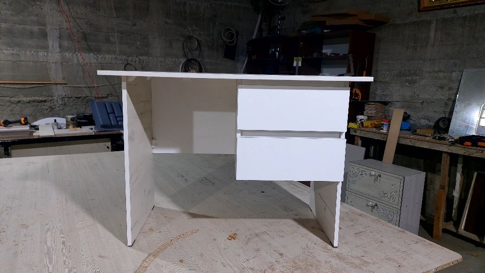 Писменный стол для школьников.