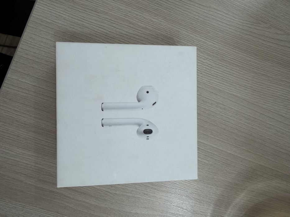 Наушники AirPods