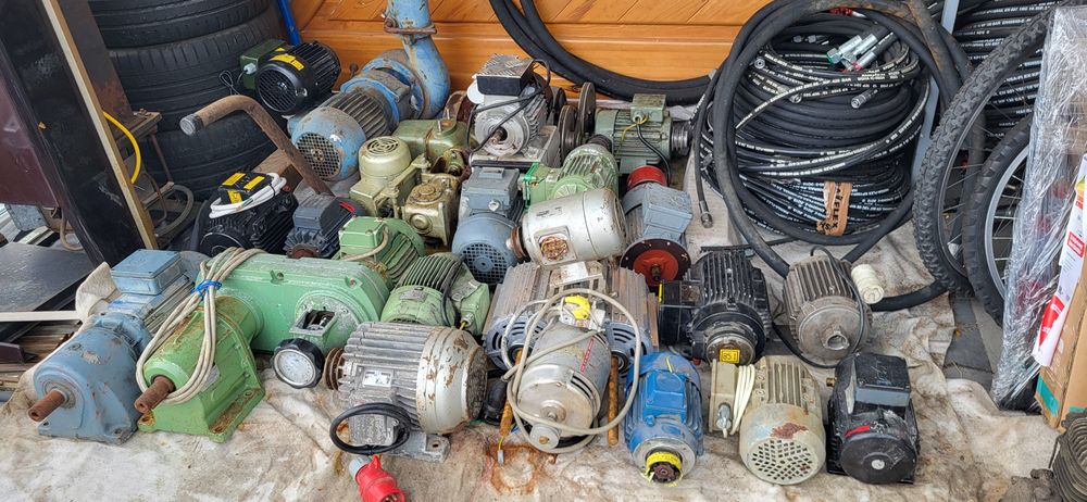 Motoare monofazice trifazice cu reductoare mai multe bucăți