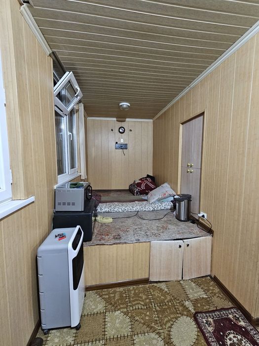 Сотилади 2 хона 1-етаж 4 етажли Г'иштли дом