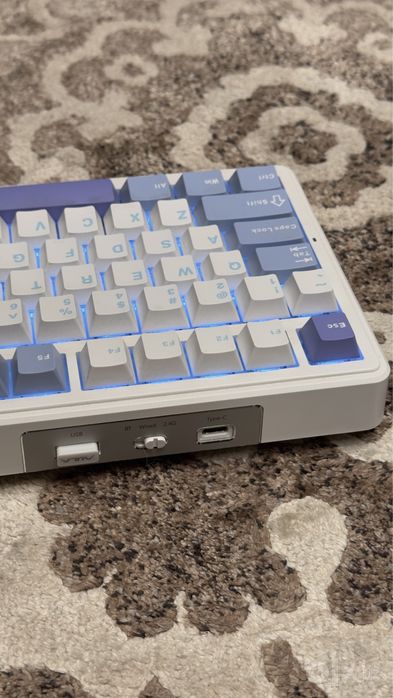 Продается  механическая клавиатура AULA F99 (White/Purple)