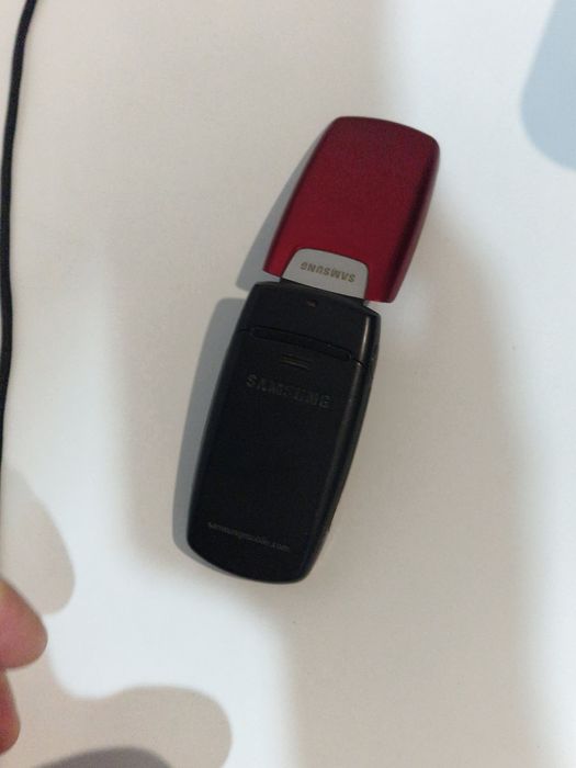 Telefon Samsung cu clapeta cu încărcător original