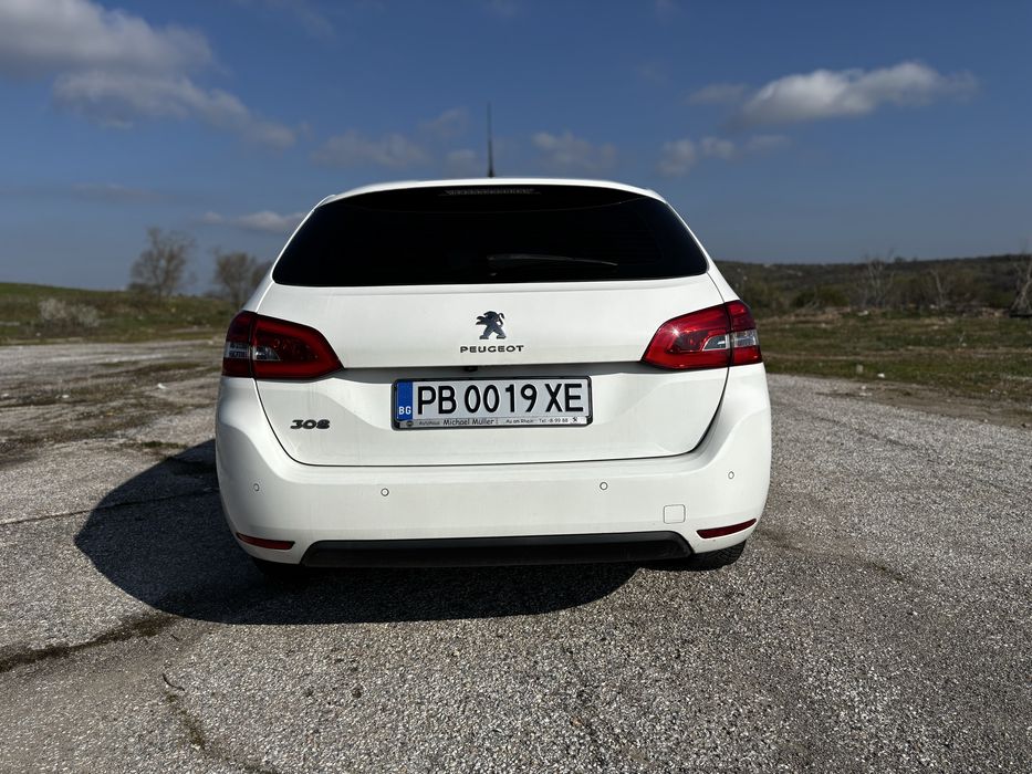 Автомобил Peugeot 308 SW 1.2 бензин