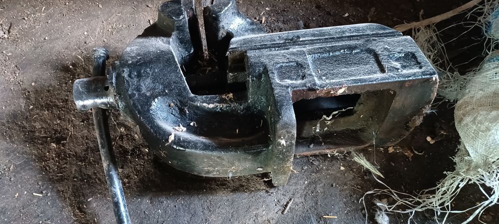 Продам  тиски советские