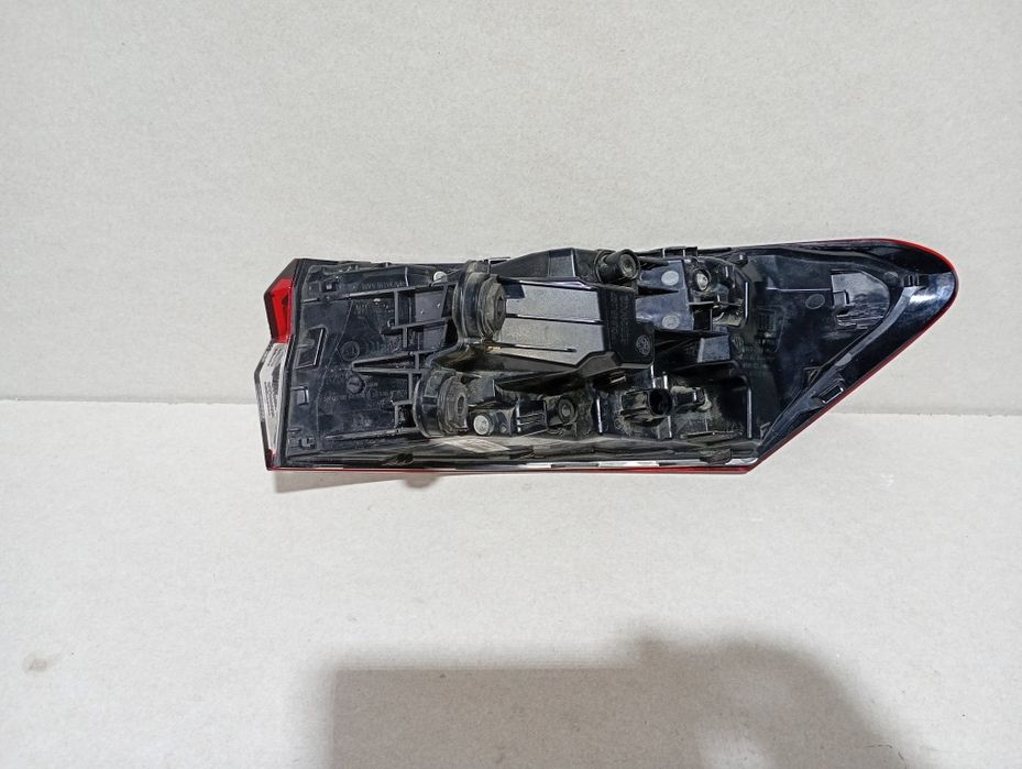Stop pe aripa stânga Skoda superb 4 cod 3P0945207
