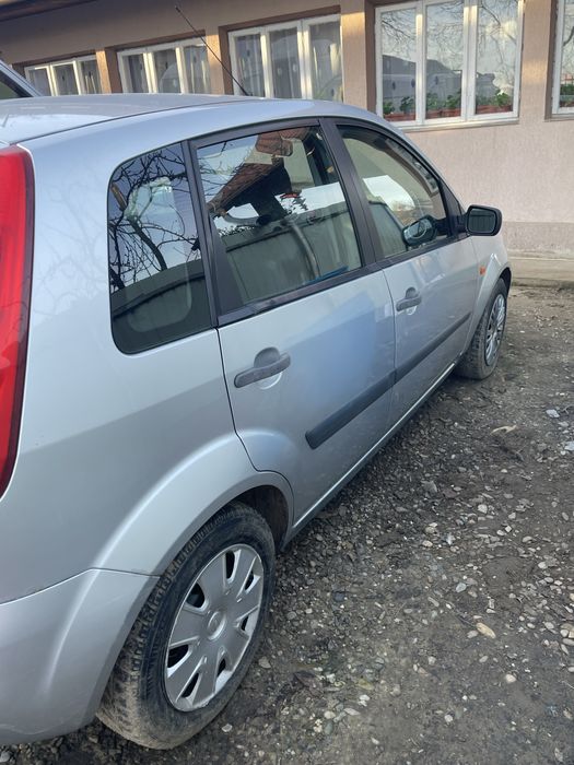 Vând ford fiesta 1.4 benzina