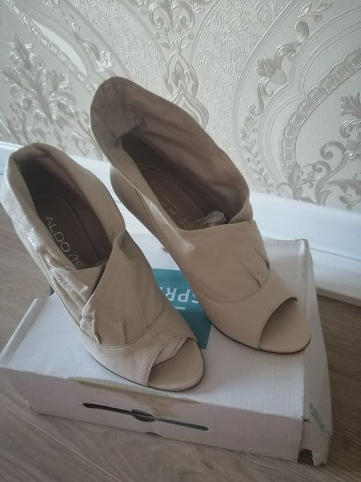 Продам новые полуботиночки  производство Америка очень мягкая кожа