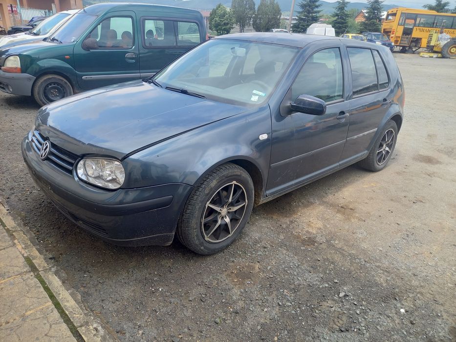 Фолксваген Голф 1.6 на части !