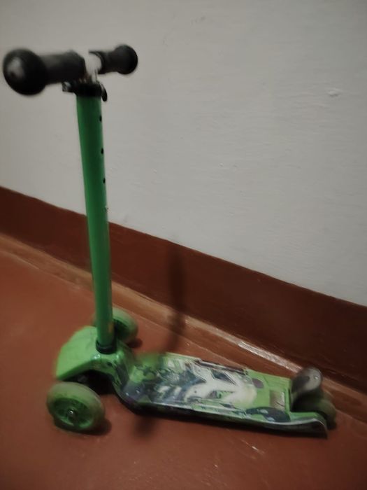 Продам детский самокат. На дачном.