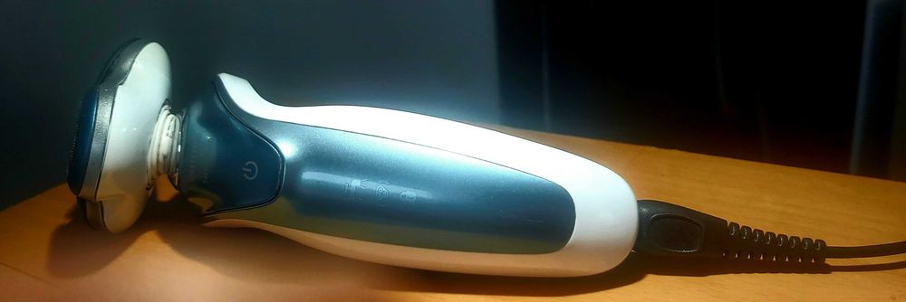 Aparat de Ras Philips Series 7000 S7370 – Protecție Piele Sensibilă