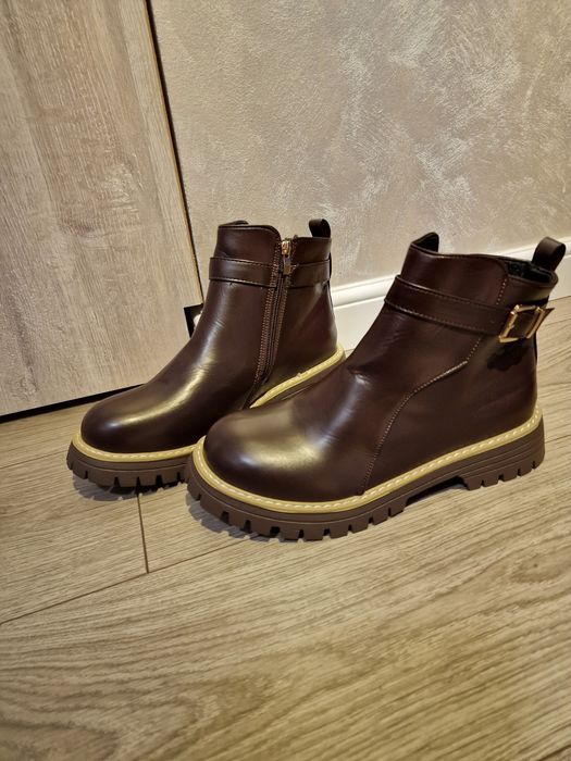 Ghete de dama matimea 43(interior 42)