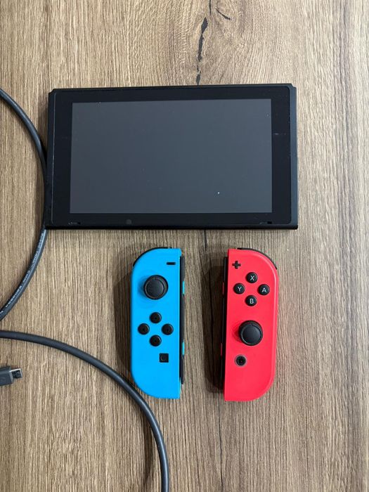 Vând Nintendo Switch