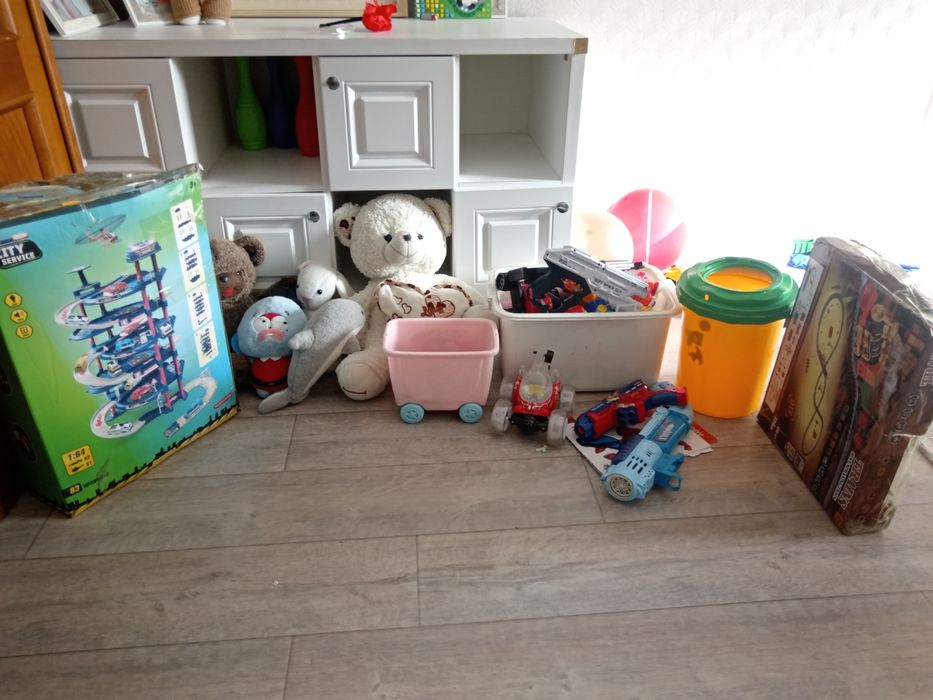 Игрушки для мальчика и девочка