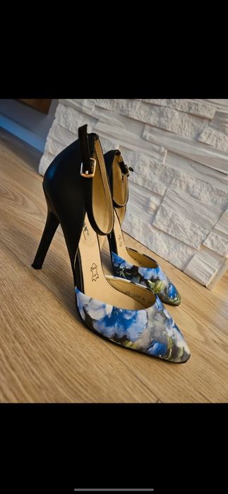 Vand pantofi cu toc marime 37