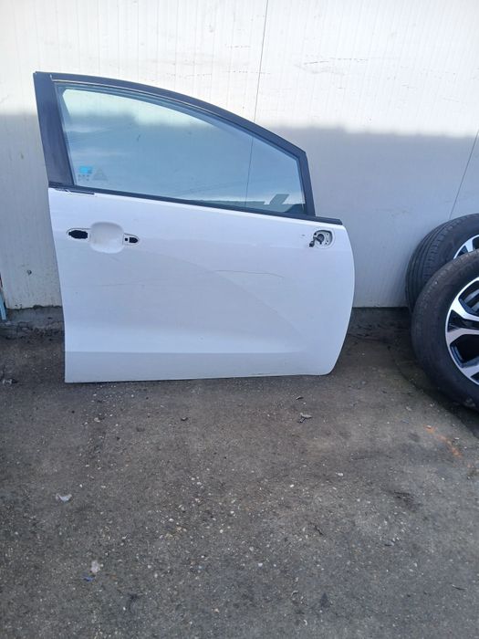 Ușă dreapta față Kia Rio an 2015