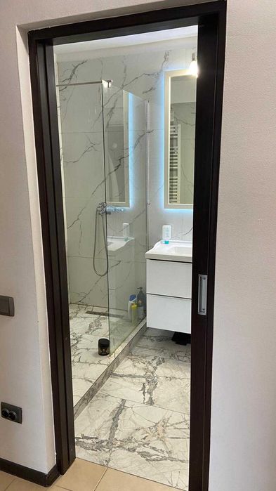 Vand usa glisanta pe dimensiunile 200 cm inaltime si 80 cm latime