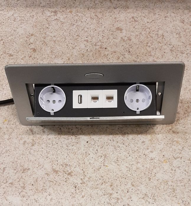 Падащ панел контакти