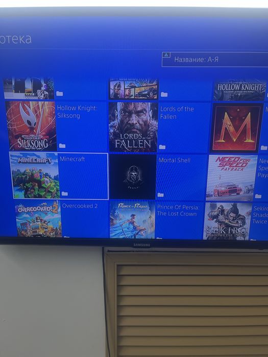 Продаю Sony PS4 Pro