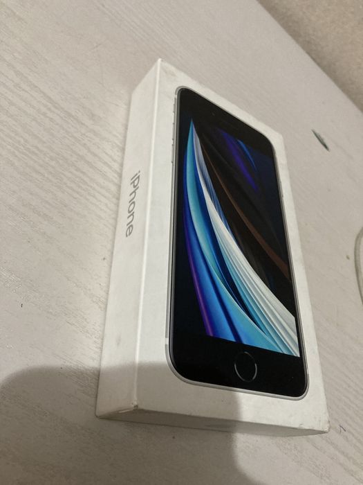 iPhone se2020 в отличном сост
