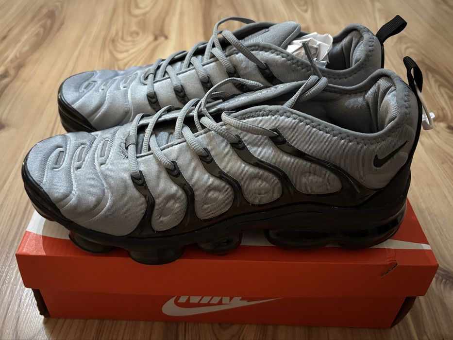 NIKE Vapormax Plus Cool Grey & Black
