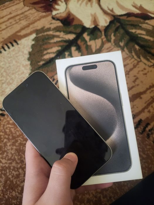 Iphone 15 pro va Samsung a82