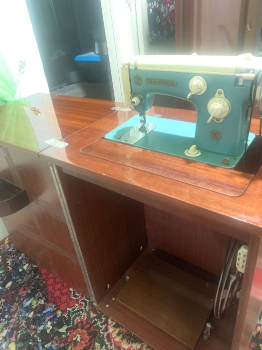 Швейная машина Чайка