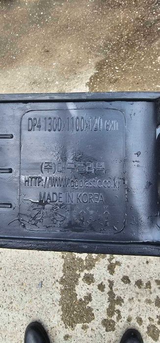 Продавам пластмасови палета.