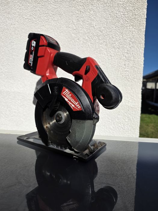 Fierastrau circular pentru debitat metale Milwaukee M18 FMCS