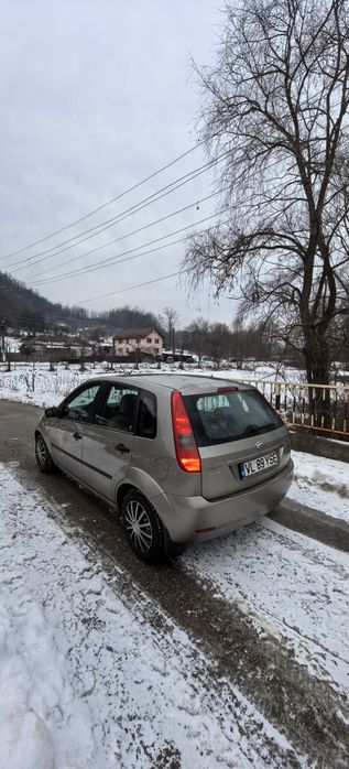 Vând ford fiesta