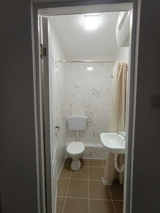 Închiriez garsonieră confort redus în loc. Dej