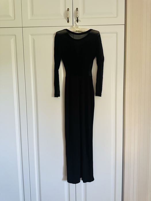 Rochie , neagra lunga , cu maneca lunga  , masura S , crapatura fina pe picior , eleganta