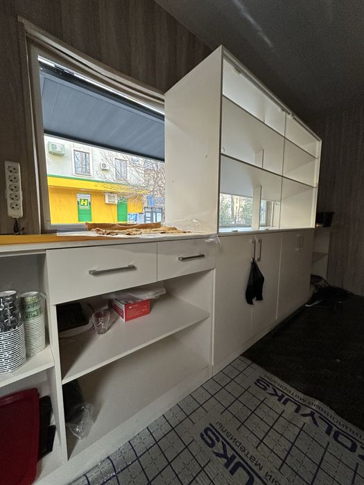 Vitrina mebel holati deyarli yengi