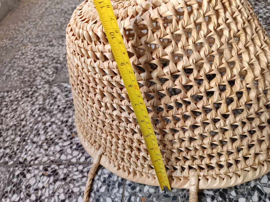 Кошница плетена и гъвкава, от лико