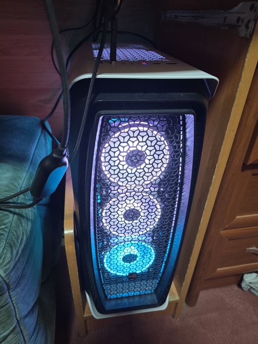 Продаю полностью весь комплект компьютер рабочий